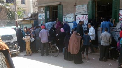 إقبال على تسجيل المواليد بمكاتب تموين الغربية (صور)