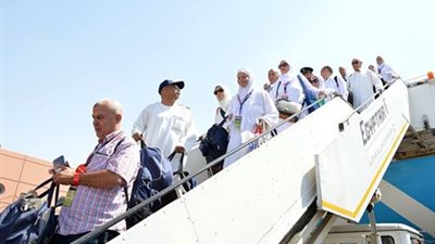 مطار القاهرة يستعد لعودة الحجاج.. نجاح موسم التفويج بنسبة 100%.. مصر للطيران: عودة 70 ألف حاج على متن 320 رحلة.. ضباط جوازات على متن الرحلات لإنهاء الإجراءات.. و5 نصائح لمنع التخلف عن الرحلات