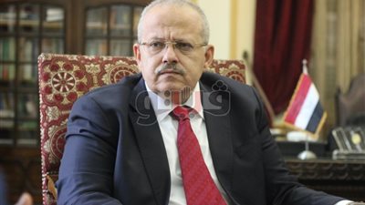 «الخشت» يكشف حقيقة إقالة أمين عام جامعة القاهرة