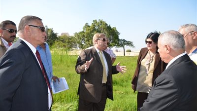 محافظ الإسماعيلية يتفقد الموقع المقترح لمحور أرض فوديكو