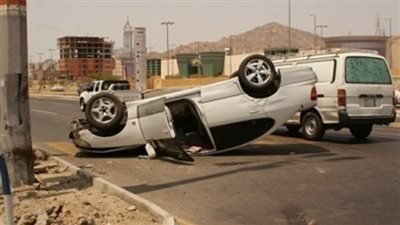 مصرع شخصين في انقلاب سيارة بطريق أسيوط الصحراوي