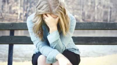 فتيات يفضلن لقب عانس هربا من تحكم الرجال