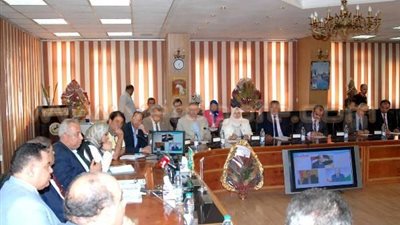 ‫بالصور.. محافظ الشرقية‬ يلتقي ممثل المكتب الفني لوزير الصحة