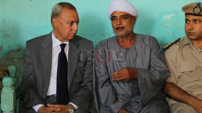 محافظ قنا يقدم واجب العزاء لأسرة الشهيد عمرو لبيب (صور)