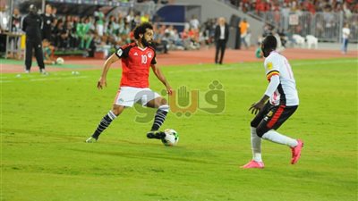 «75 دقيقة» مصر تتقدم بهدف أمام أوغندا وتريزيجيه يضيع فرصة هدف