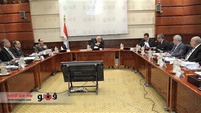 بالصور.. الببلاوي يناقش تأمين لجان الاستفتاء على الدستور