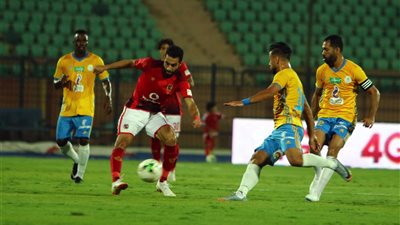الأهلي يخطف تعادلا قاتلا من الإسماعيلي.. الجزيري يتقدم للدراويش.. وشريف يتعادل في الدقيقة 94.. هدف ملغى لـ«أزارو».. واشتباك بالأيدي بين اللاعبين بسبب «كوليبالي»