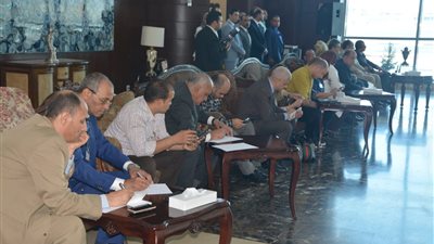 خطة الفريق يونس المصري لإعادة بريق وزارة الطيران.. إنشاء مطار أكبر من ميناء القاهرة.. 4 مليارات جنيه زيادة في 39 يوما.. مشروعات مشتركة مع السياحة.. وملف التأمين أولى اهتماماته