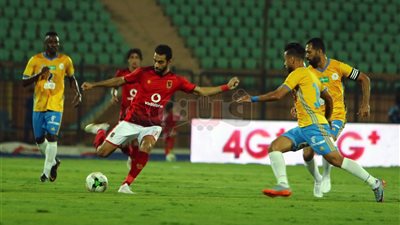 حكم دولي سابق: هدف الأهلي الملغي أمام الإسماعيلي صحيح