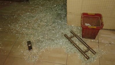 بالصور.. اشتباكات بالحجارة بين عناصر بالجماعة الإرهابية وأصحاب المحال بحلوان