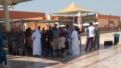 استمرار توافد الحجاج على مطار القاهرة (صور)
