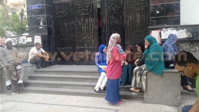 وقفة لأولياء أمور طلاب الثانوية السودانية أمام «التعليم العالى»