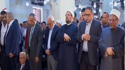 وزيرا الأوقاف والآثار يؤديان صلاة الجمعة بمسجد العباسي ببورسعيد (فيديو)