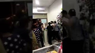 بالفيديو.. لحظة اعتداء مراهقين على عاملين في سوبر ماركت بطريقة وحشية