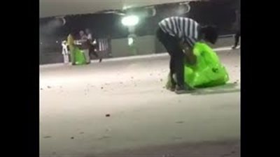 بالفيديو.. تصرف طفل فوق جسر الجمرات يشعل مواقع التواصل