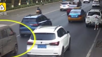 القبض على سائق تسبب في وقوع 50 حادث تصادم (فيديو)