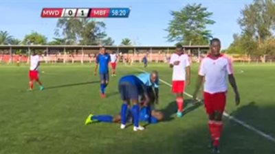 «لعيبة ماتوا من الفرحة».. فرحة لاعب تونسي بالتعادل مع الكونغو تنهي حياته.. وفاة نجم تنزاني بعد سعادته بتسجيل هدف.. و«شقلبة» بيتر بياك سبب انتهاء مسيرته الكروية