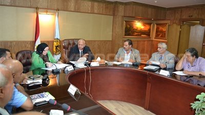 بالصور.. محافظ الغربية يشدد على منع حرق قش الأرز بالحقول