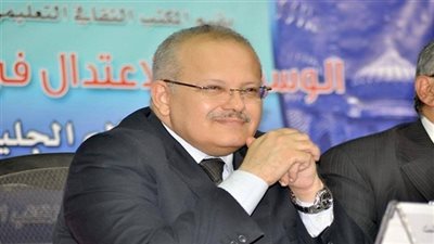 كشف حساب جامعة القاهرة في العام الأول لرئاسة «الخشت».. تحديث الخطة الإستراتيجية وتطوير 12 لائحة دراسية.. توفير منح مجانية لأوائل الثانوية العامة.. واستضافة مؤتمر الشباب برعاية «السيسي&#