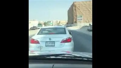 بالفيديو.. تهور شاب في القيادة يتسبب في حادث تصادم مروع