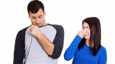 12 منتجا تزيد من رائحة الجسم الكريهة.. احذر الطماطم والقهوة