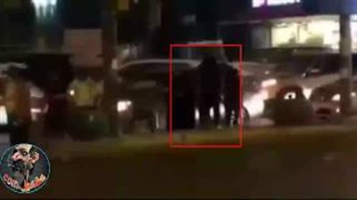 بالفيديو.. شاهد ماذا فعلت فتاة مع مجموعة شباب حاولوا التحرش بها