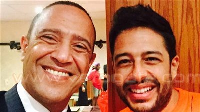 بالصور.. «حماقي» يفاجئ جمهور «مسرح مصر» ويهنئ «عبد الباقي»