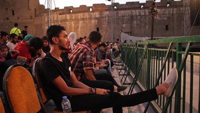 «فؤاد ومنيب» يتألق في ثاني ليالي مهرجان «محكي القلعة» (صور)