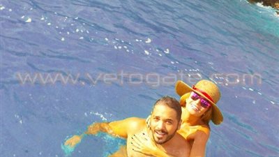 زوجة «رامى عياش» تنشر صورتها معه في «البحر»