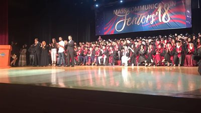 جامعة مصر تكرم تامر حسني ومروج إبراهيم وعمرو خليل (صور)