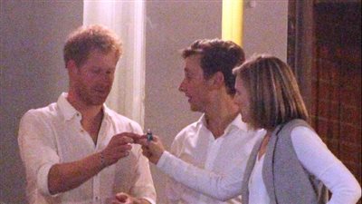 بالصور.. الأمير هاري يحتفل بعيد ميلاده في «بار» بلندن