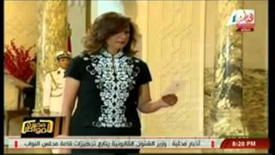 بالفيديو.. وزير الهجرة ترد على منتقدي فستانها: «مش ضد البروتوكول»