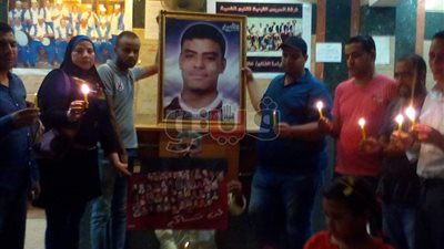 بالصور.. ثقافة السويس تحيي ذكرى حريق مسرح بني سويف بالشموع