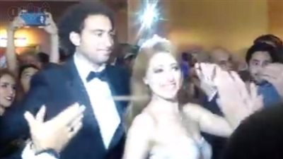 بالفيديو.. على ربيع وعروسته يرقصان على الطبل البلدى