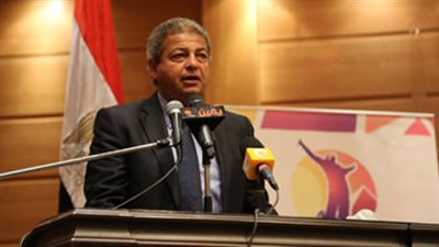 مفاجأة.. وزير الشباب يعين مساعدًا «على الورق» مجاملة لـ«محلب»