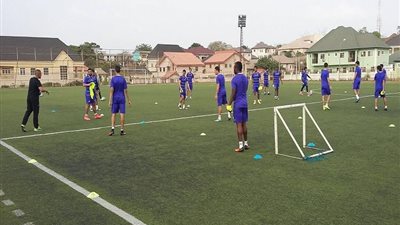 تدريبات بدنية في مران الزمالك وجبر يكتفي بالجري