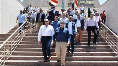 المحافظ ووزير الآثار يتفقدان متحف سوهاج القومي (صور)
