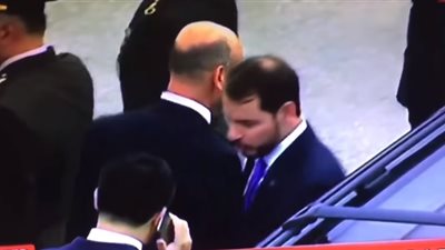 وزير الداخلية وصهر أردوغان يتدافعان قبل اجتماع «الشورى العسكري» (فيديو)