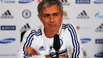 اعتقال مشجع روماني سلط شعاع الليزر على مورينيو في دوري أبطال أوروبا