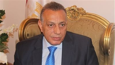 محافظ الجيزة يطالب رؤساء الأحياء بحصر عقارات الدائري المخالفة