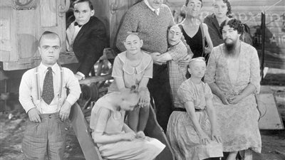 بالصور.. أغرب الشخصيات المشاركة في السيرك بالقرن التاسع عشر