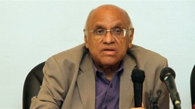 يوسف القعيد يكشف حقيقة قلادة نجيب محفوظ المزورة