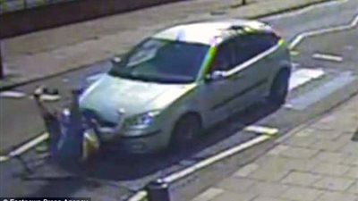 بالفيديو والصور.. سائق يصدم شابا ويفر هاربا