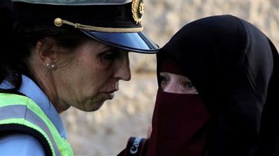الدنمارك تنفذ عقوبة الغرامة على سيدة ترتدي النقاب