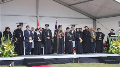 بالصور.. الأقباط يصطفون للترحيب بالبابا تواضروس في أستراليا