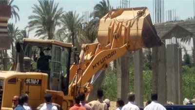 أمن قنا يواصل نزع التعديات من مافيا أراضي أملاك الدولة