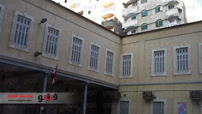 بالصور.. عقار مائل يهدد طلاب مدرسة قبطية  فى الإسكندرية
