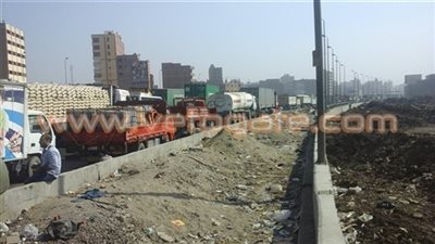 بالصور.. «العطش» يضرب الجيزة.. أهالي فيصل يقطعون الطريق الدائري لـ«انقطاع المياه».. «العادلي»: سيارات مياه لمواجهة انقطاعات فيصل والهرم.. «مياه المحافظة» تخصص ر