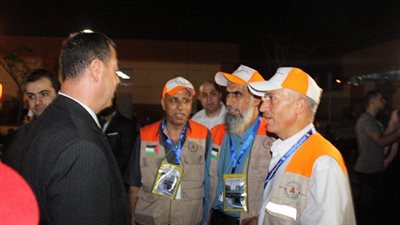 «اللوح» يستقبل الدفعة الأولى من الحجاج الفلسطينيين بمطار القاهرة