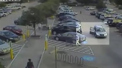 بالفيديو.. سحل امرأة لسرقة حقيبتها